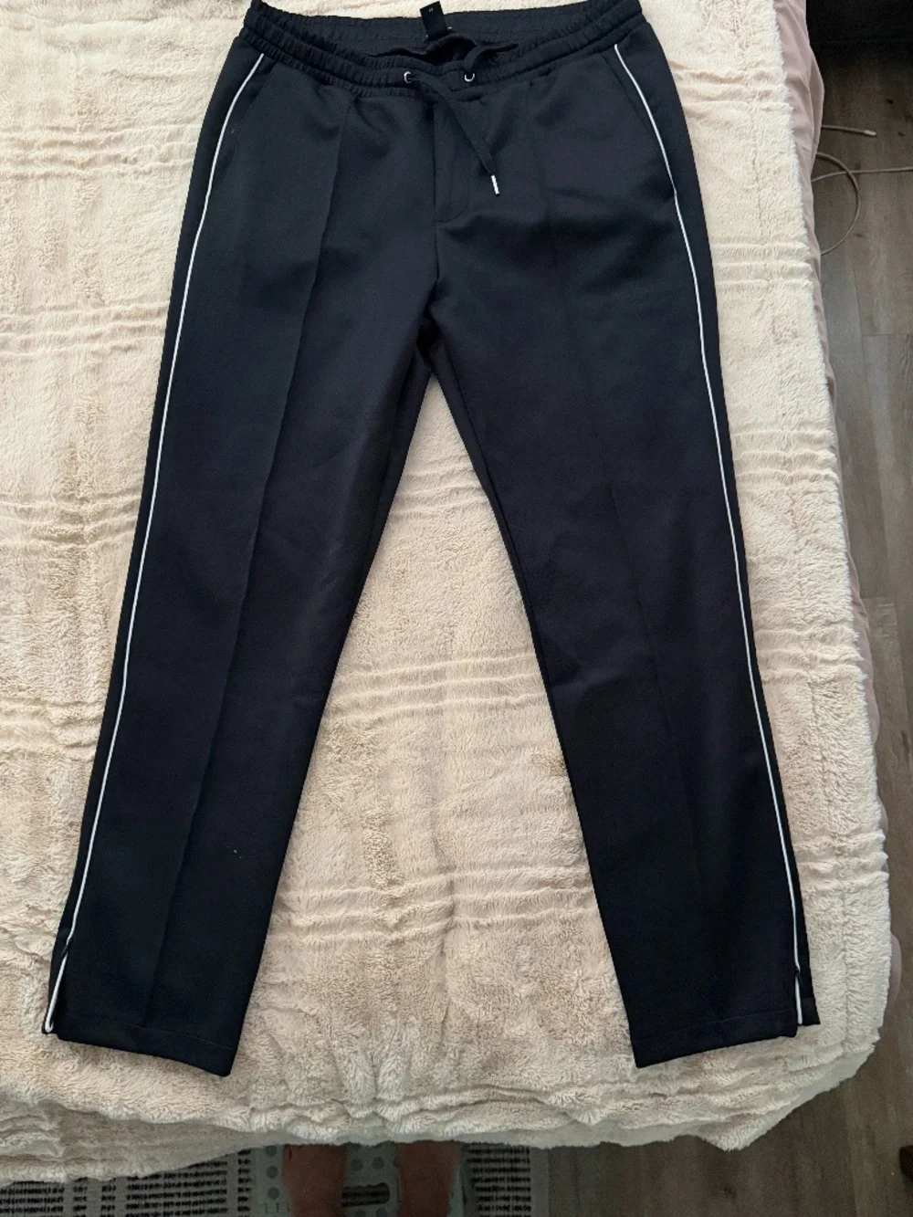 H&M Relaxed Fit Black Track Pants White Piping Zip Ankle Size M